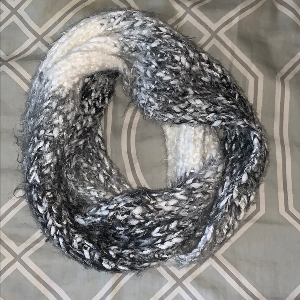 Knit scarf
